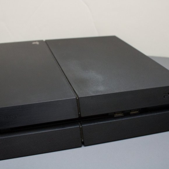 Playstation 4 Console (500GB) + Cables + Blue Controller + Portable Case - Picture 3 of 10